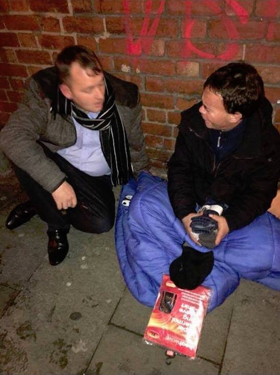 Man talking to rough sleeper (547px * 733px)